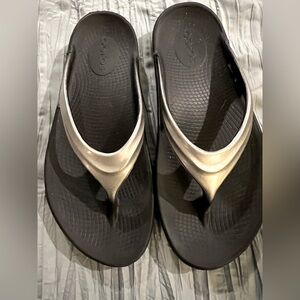 Oofos recovery slide size 38